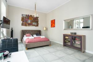 Modish Studio Poznan Old Town by Renters