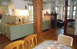 2 Bedroom Awesome Home In Surhuizum