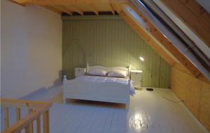 2 Bedroom Awesome Home In Surhuizum