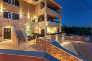 TEONA Luxury Apartment with jacuzzi and terrace sea view