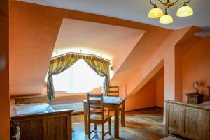 Karczma Regionalna Hotel GOŚCINNA CHATA