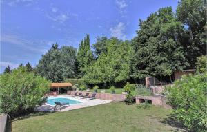 Maisons de vacances Beautiful Home In Goult With Wifi : photos des chambres
