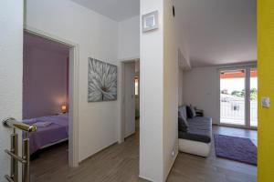 Seaview & Balcony Apartment PETRA