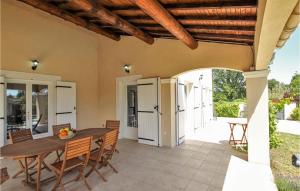 Maisons de vacances Lovely Home In Aubignan : photos des chambres