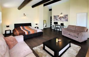 Maisons de vacances Lovely Home In Aubignan : photos des chambres