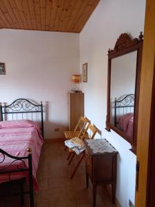 Zweibettzimmer mit eigenem Bad außerhalb des Zimmers