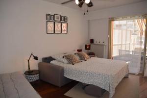 Grand studio climatisé proche plages Juan les pins