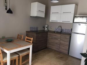 Coquet 2 pièces au calme avec piscine (24 pers)