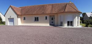 Gîte "Au Ptit Tourois" de plain-pied tout confort avec véranda proche dOmaha Beach et de Bayeux accueillant les animaux