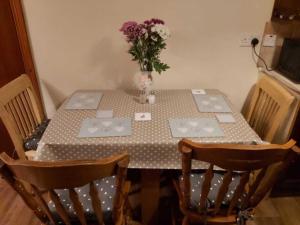 Foot of the Mournes - Cottage - Sleeps 4 - Parking
