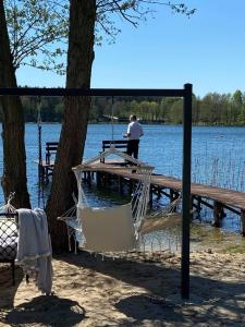 Apartament nad jeziorem Sukiel z własną plażą