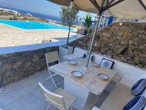 Rineia Complex by Live&Travel