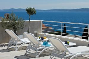 Villa Anadea with hot tub overlooking sea