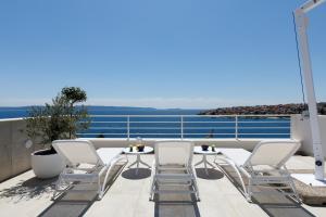 Villa Anadea with hot tub overlooking sea