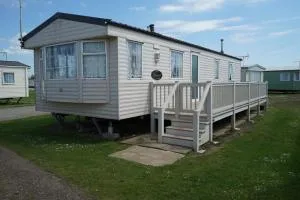 Lyntons 3 bedroom caravan pets stay free linen included - Wolferton