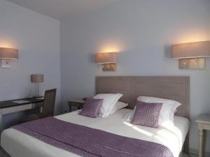 Hotel Le Lion DOr et Restaurant La Table Du Lion