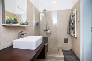 Charming flat close to Danube and 4-Seasons Hotel