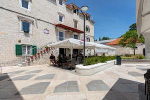 Apartments and Rooms Mišić