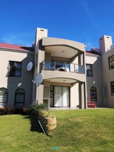 2-Bedroom Apartment within 1km of The Point Beach