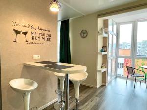 Green apartments on Kotsyubinsky Avenue