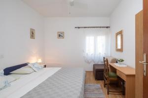 A1 - apt near beach with patio parking and grill