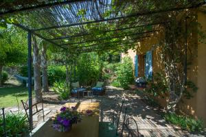 House With Garden And Sea View