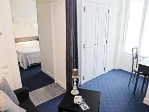 Hotels Hotel des Pins : photos des chambres