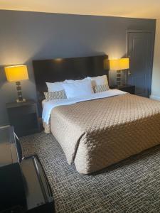 King Room - Smoking  room in Fairview Inn - Greensboro Airport