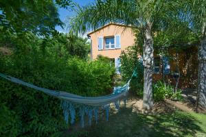 House With Garden And Sea View