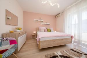 Apartments Luka