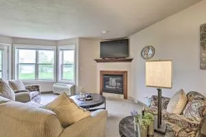 Lakefront Birchwood Condo with Pool and Hot Tub! - Mikana
