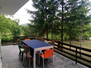 Kuća Sarić, Gružansko jezero