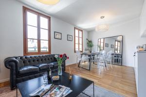 FEEL HOME - ALPHONSE KARR