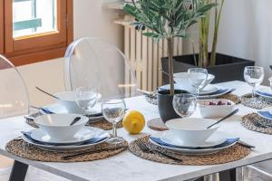 FEEL HOME - ALPHONSE KARR