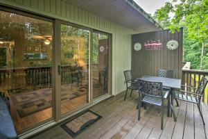 3 Mi to Golf Hot Springs Village Retreat with Deck