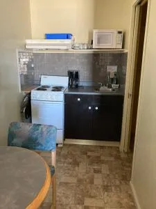 Taber Motel - Warner