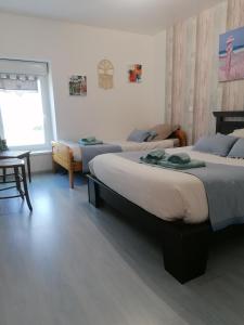 B&B / Chambres d'hotes Les Mesanges : Chambre Triple