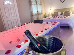 Maisons d'hotes Les Nuits d Olympe - Suite & Spa privatif : photos des chambres