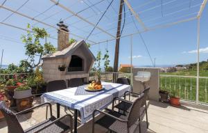 Apartment on the hill overlooking the sea