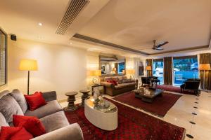 Best Western Plus Embassy Hotel