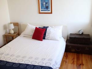 4 Robert Norman Street