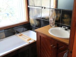 4 Robert Norman Street