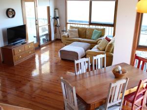 4 Robert Norman Street