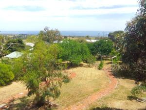 4 Robert Norman Street