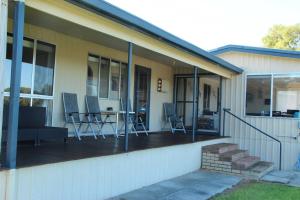 The Beach Shack - OCEAN VIEWS, CLOSE TO THE BEACH