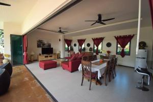 4 Bedroom Villa 4-30 seconds walk to the beach SDV025-By Samui Dream Villas