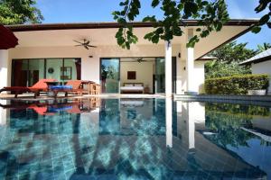 4 Bedroom Villa 4-30 seconds walk to the beach SDV025-By Samui Dream Villas