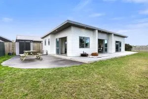 Karitane Beach Retreat - Karitane Holiday Home - Warrington