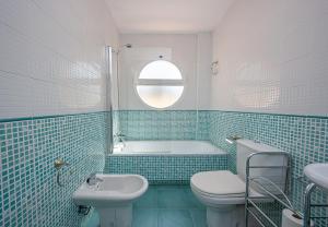 Las Palmeras Beach with Community Pool