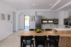 VILLA IRIS in PEFKOS, PINE VILLAS